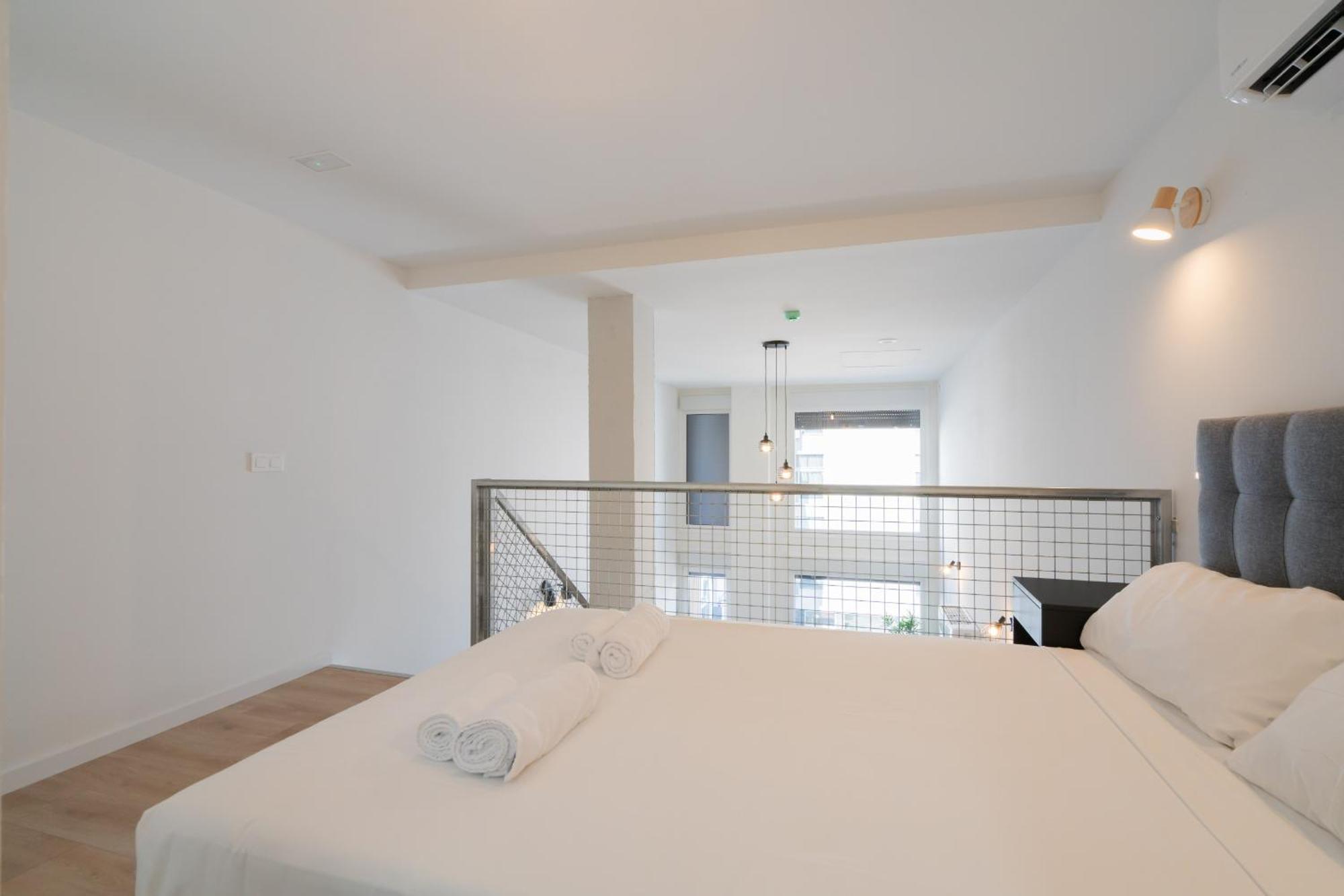 Loft Reformado Industrial Con Garaje Alquiler Temporal Apartment *